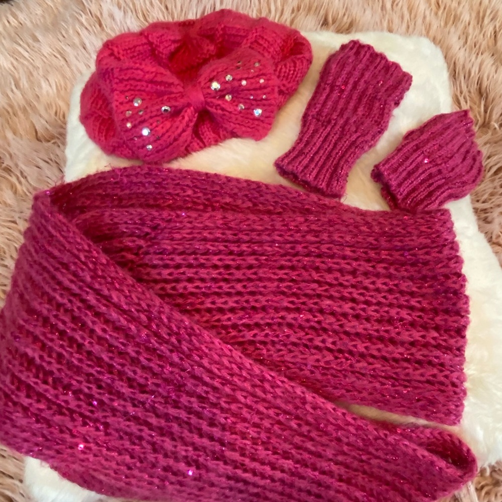Claire’s Hat, Scarf and Glove Set